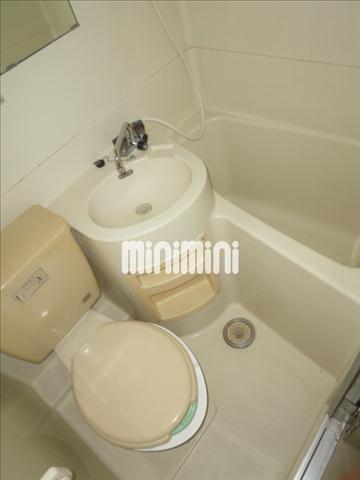 バス・シャワールーム　掃除がしやすいユニットバスタイプです。