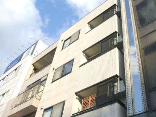 建物外観　最寄り駅まで徒歩4分の好立地物件
