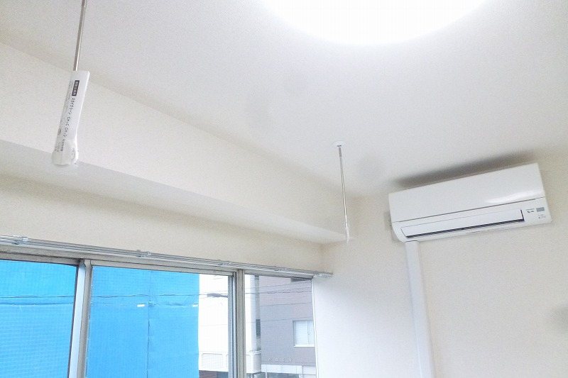 その他部屋・スペース　室内物干し有り（シミはカメラレンズの汚れなります）