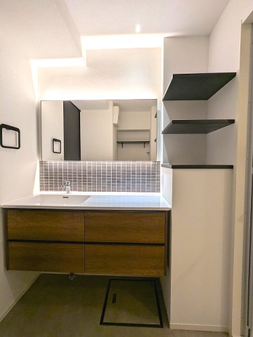 洗面設備　トイレと独立した脱衣洗面室