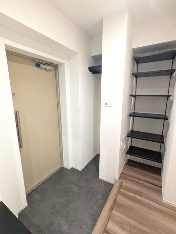 玄関　玄関にもモニター付インターホンセキュリティ、ディンプルキーダ