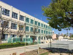 小学校　名古屋市立中小田井小学校（小学校）まで720m
