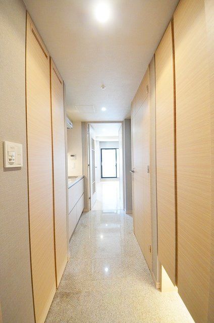 玄関　反転タイプの写真です