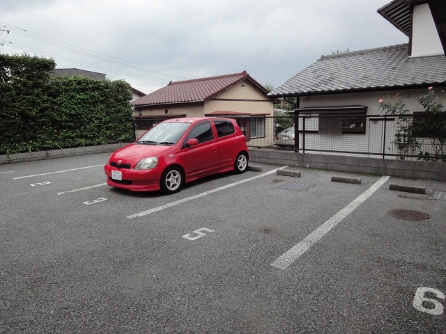 【千葉市若葉区みつわ台のマンションの駐車場】