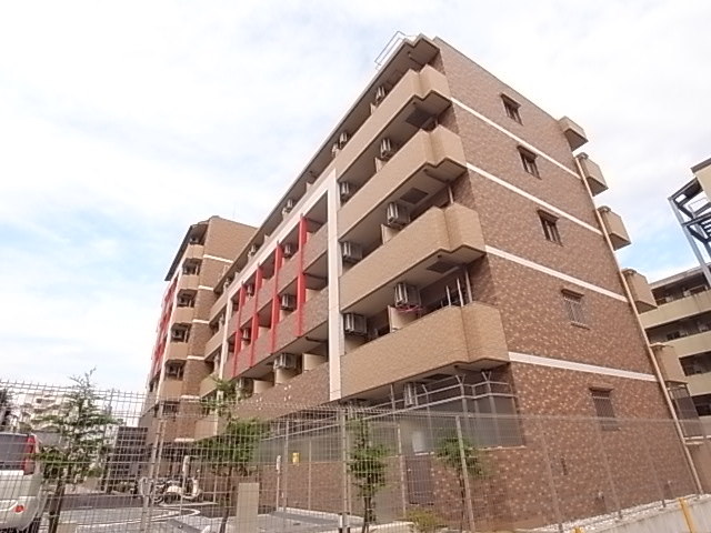 神戸市中央区南本町通のマンションの建物外観