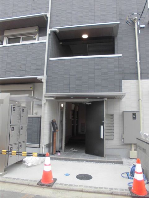 【D-RESIDENCE東田町のエントランス】