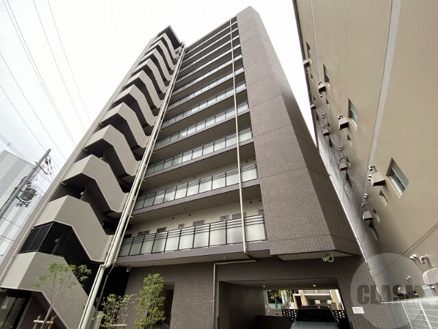 大阪市東淀川区豊新のマンションの建物外観