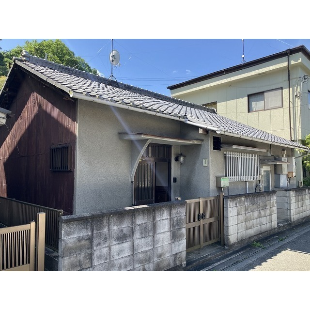 河内長野市末広町平屋の建物外観