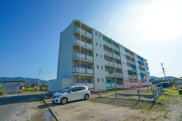 瀬戸内市長船町土師のマンションの建物外観