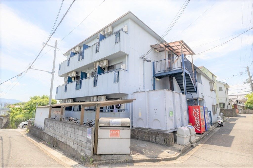 【京田辺市三山木柚ノ木のマンションの建物外観】