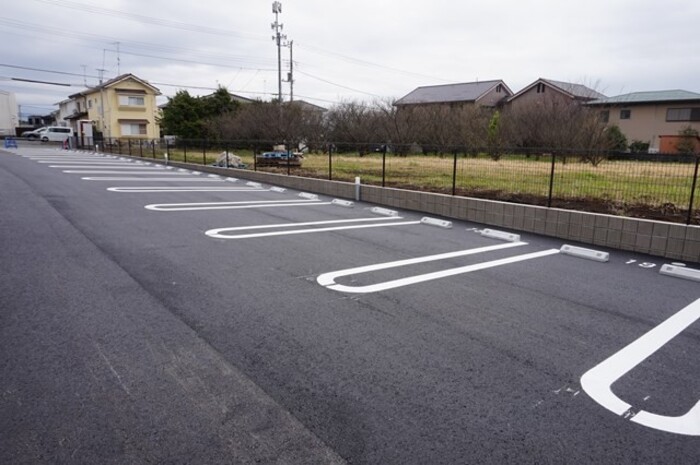 【メゾンイナバ・Tの駐車場】