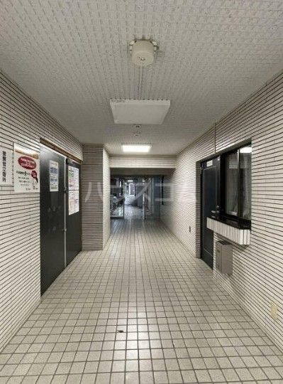 【川崎市多摩区登戸のマンションのロビー】