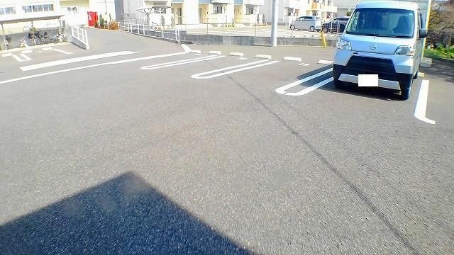 【杵島郡大町町大字大町のアパートの駐車場】