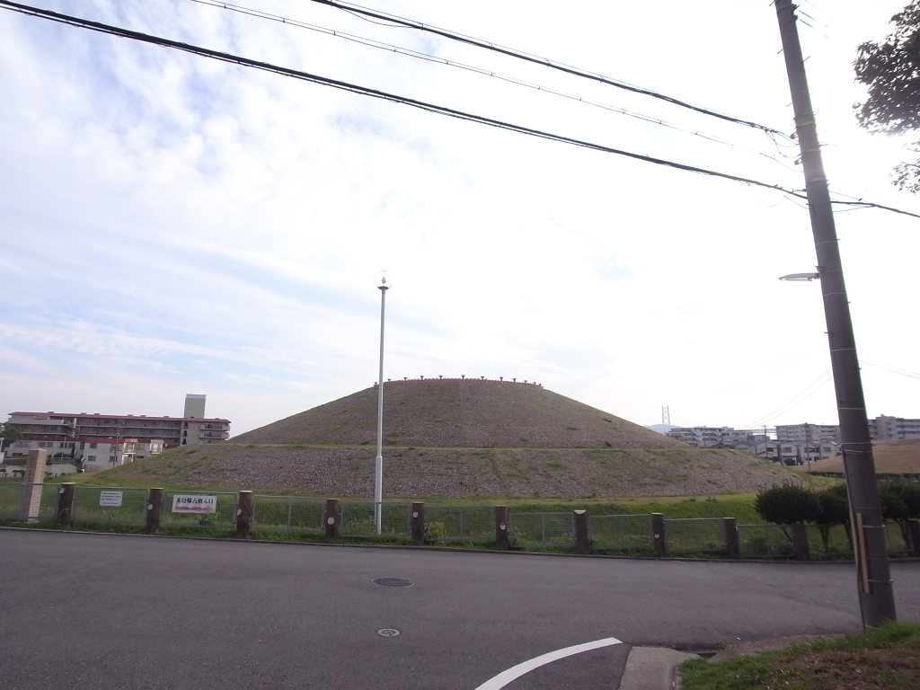 【神戸市垂水区歌敷山のアパートの公園】