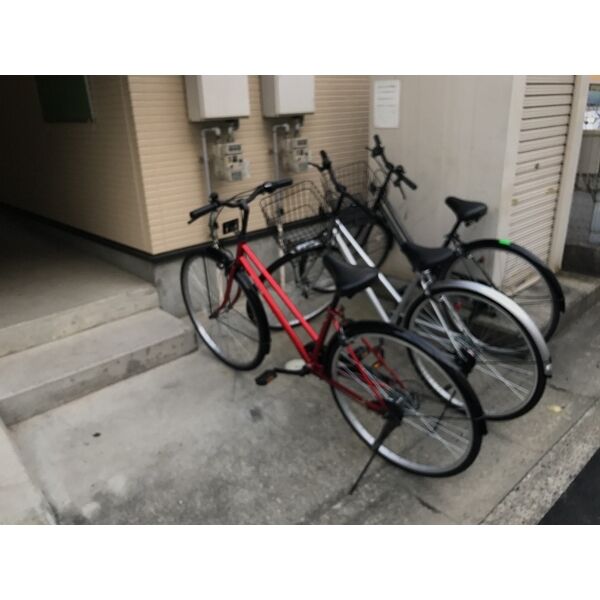 【クレールの駐車場】