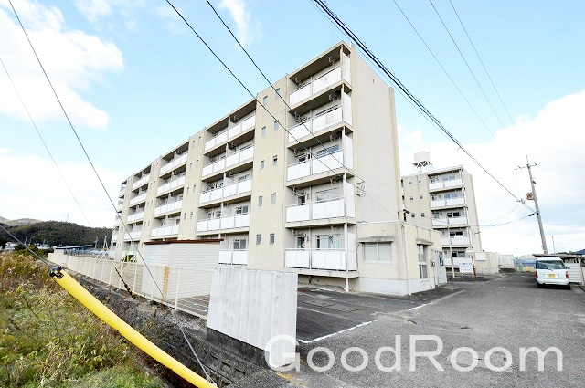 小松島市立江町のマンションの建物外観