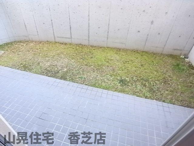 【香芝市畑のマンションの庭】