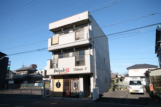 【シャトーＮの建物外観】