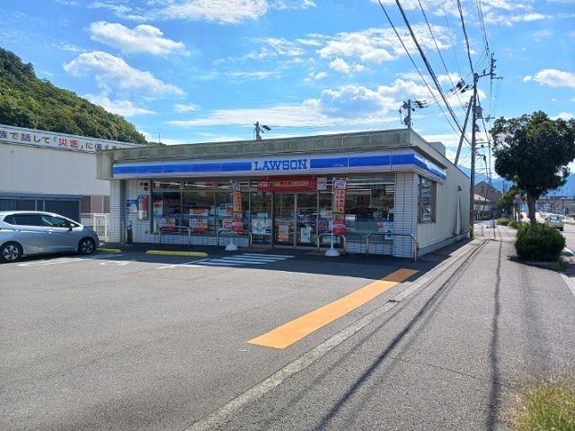 コンビニ　ローソン砥部消防署前店様（コンビニ）まで300m