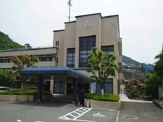 役所　砥部町役場様（役所）まで450m