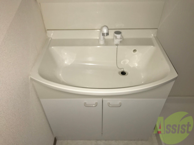 洗面設備　洗面は独立になっているので忙しい朝もばっちりですね。