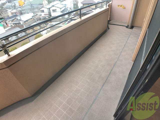 バルコニー　バルコニーは天気の良い日には洗濯物も良く乾きそうですね。