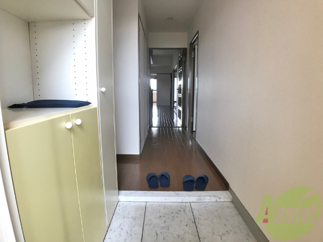 玄関　玄関は落ち着いた感じになっているので良いですね。