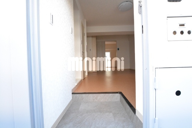 玄関　※同一建物の別のお部屋の写真を掲載しております