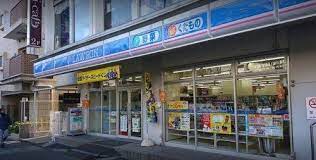 コンビニ　ローソン 新宿坂町店（コンビニ）まで107m