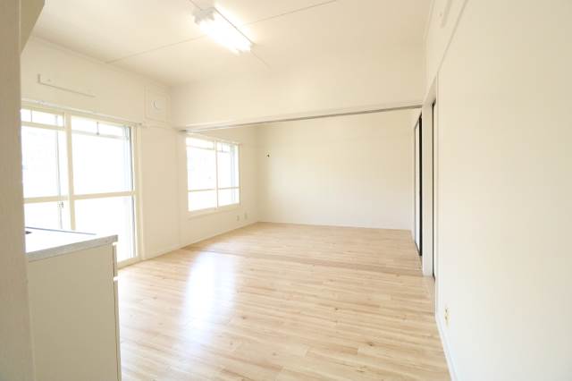 居室・リビング　リビング、洋室