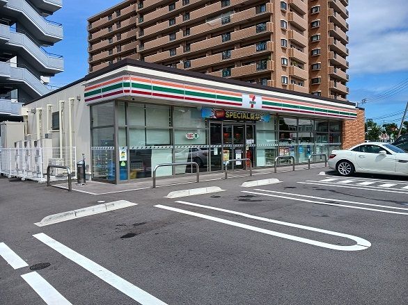 コンビニ　セブンイレブン姫原３丁目店様（コンビニ）まで350m