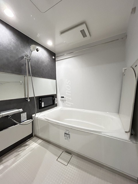 バス・シャワールーム　浴室乾燥機、追い炊き付き