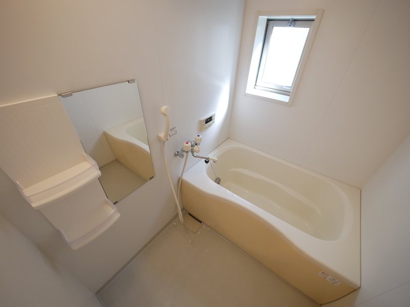 バス・シャワールーム　追焚き給湯、シャワー