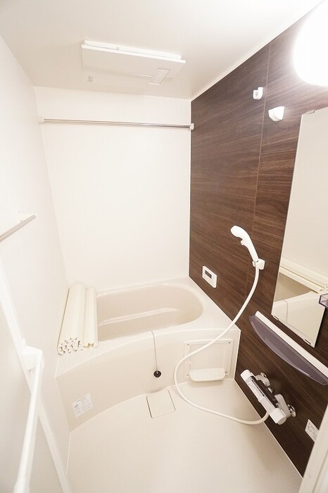 バス・シャワールーム　コンパクトで使いやすいお風呂です