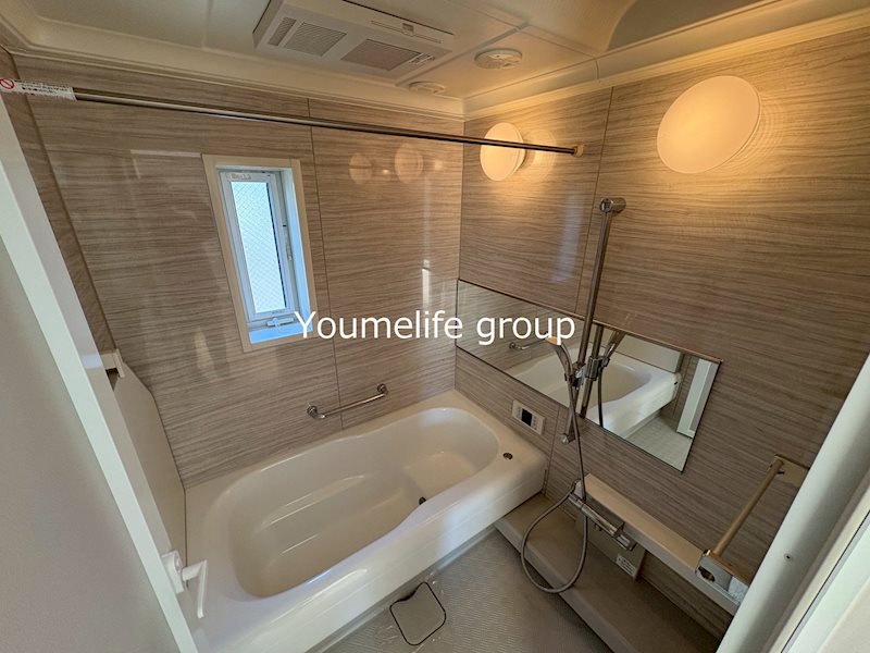 バス・シャワールーム　一日の疲れを癒す浴室は落ち着いたトーンで