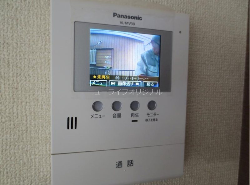 セキュリティ　TVモニター付きインターホンで来訪者を確認出来ます☆