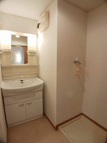 洗面設備　使いやすい洗面所です