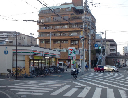コンビニ　セブンイレブン守口市駅西店（コンビニ）まで837m