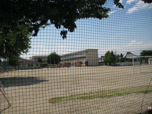 小学校　桑名市立日進小学校（小学校）まで401m