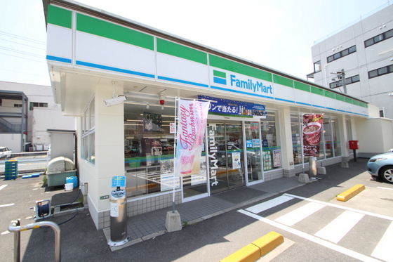 コンビニ　ファミリーマート八木二丁目店（コンビニ）まで570m
