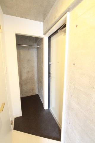 玄関　COCOFLAT王子　　北区豊島2