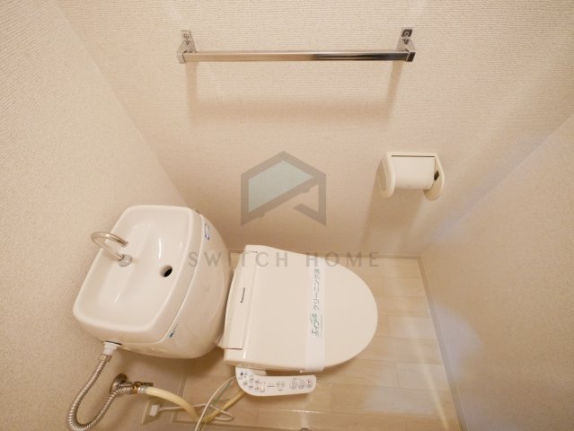 トイレ　落ち着いた色調のトイレです