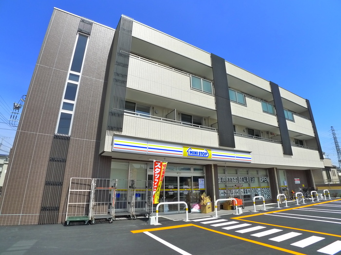 コンビニ　ミニストップ（コンビニ）まで560m