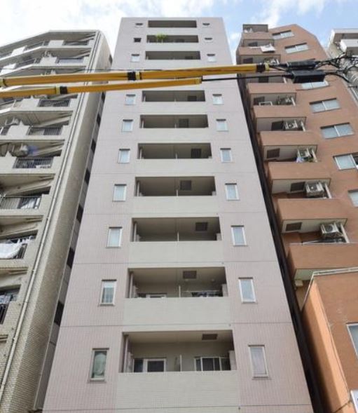 建物外観　★外壁タイル張り、重厚感のある外観★