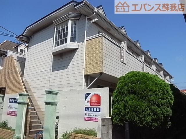 建物外観　落ち着いた雰囲気の外観です