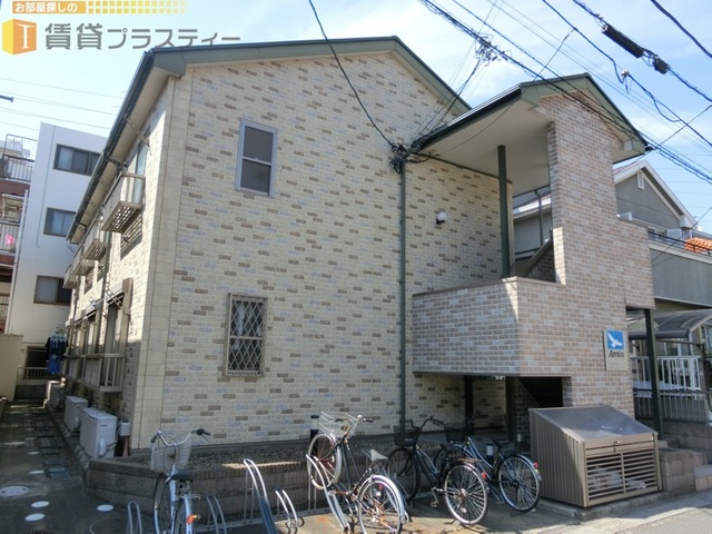 建物外観　日差しが差込む暖かい建物です。