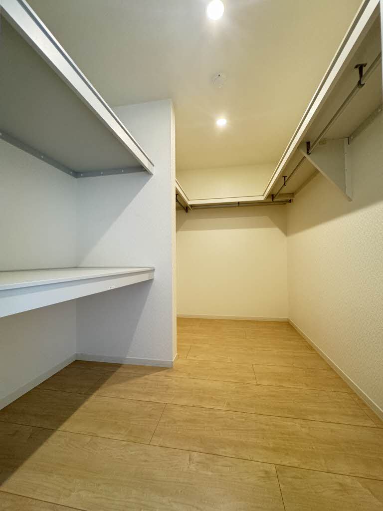 収納　ウォークインクローゼットなので収納豊富です☆