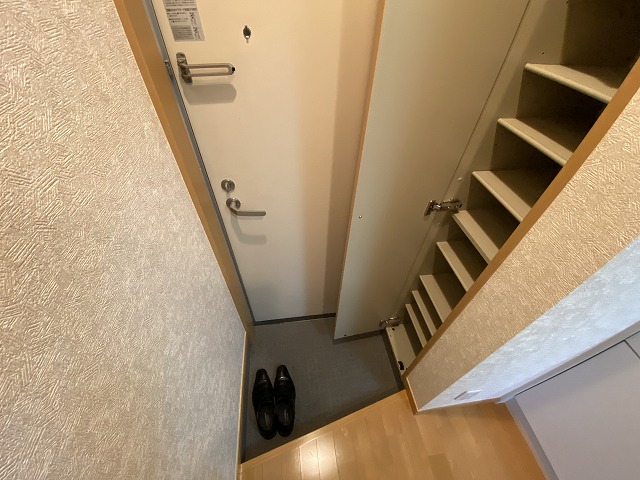 玄関　※別部屋参考画像です