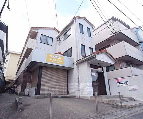 京都市山科区勧修寺東堂田町のマンションの建物外観