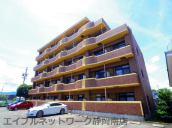 建物外観　落ち着いた雰囲気の外観です